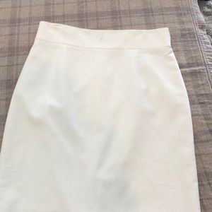 White pencil skirt. Antonio Melani.